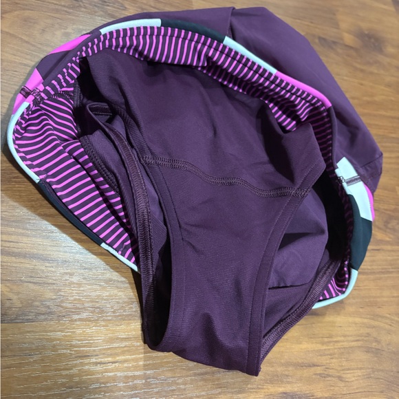 Lululemon Shorts. Size 6. No size tag. Great condition. - Picture 6 of 9